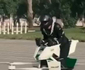 ویدئو :   پرواز پلیس دبی در آسمان با موتورهای پرنده