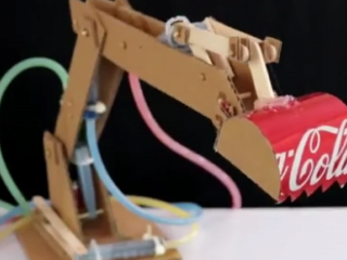 ویدئو :  ساخت جرثقیل هیدرولیکی با وسایل ساده