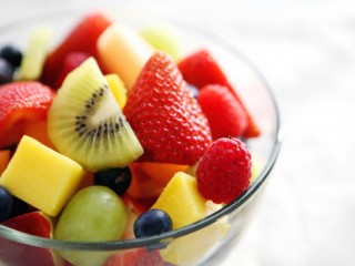 عوارض مصرف برخی میوه ها در کنار هم