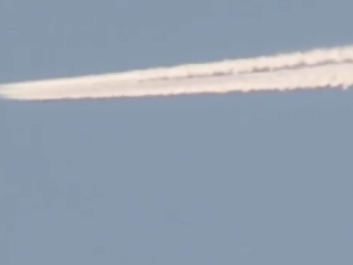ویدئو :   چرا هواپیماها یک دنباله سفید ابری به جا می گذارند؟