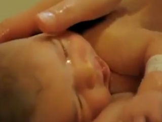 ویدئو :   حمام نوزاد