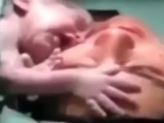 ویدئو :   نوزادی که بعد از تولد دوست نداره از مادرش جدا بشه