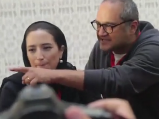 ویدئو :   شوخی رامبد جوان و همسرش نگار جواهریان با عکاسان ...