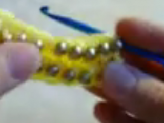 ویدئو :  آموزش منجوق بافی با قلاب قسمت سوم