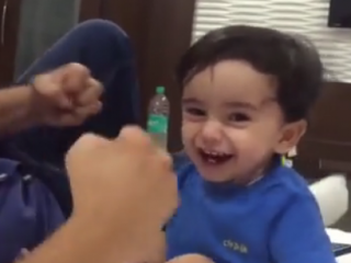 ویدئو :  ادا بازی باباها و بچه ها