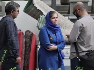 ویدئو :   دوربین مخفی: خانواده ای که اثاث شون رو ریختن تو خیابون!