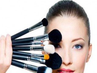 روان شناسی میکاپ و ریشهیابی تمایل انسان به آرایش