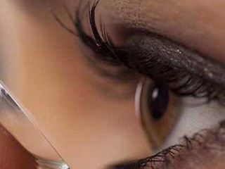 عوارض احتمالی استفاده از لنز طبی و لنزهای غیر استاندارد