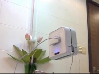 ویدئو :  ربات ECOVACS WINBOT می تواند شیشه ها را بدون نیاز به دست پاک کند.