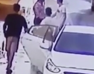 ویدئو :  زورگیری در روز روشن که منجر به قتل شد