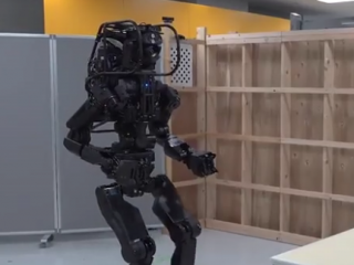 ویدئو :   ربات ژاپنی نصاب دیوار کاذب