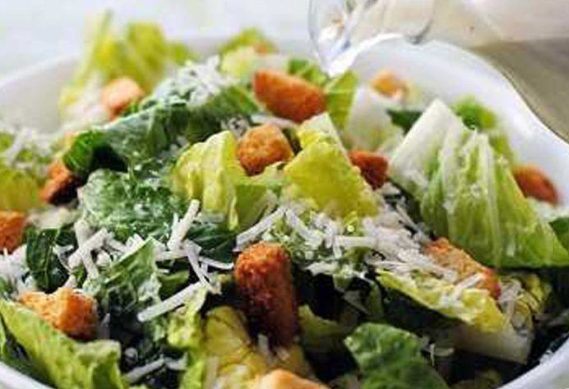 طرز تهیه سس سالاد سزار با طعمی خوش و لذیذ