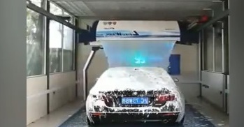 ویدئو :  یک ربات ماشین‌شور ببینید!