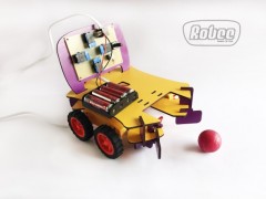 فروش عمده و جزیی اسباب بازی بسته ربات فوتبالیست روبی (R201)