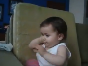 ویدئو : صحبت بچه با موبایل (مطلب)