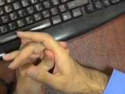 ویدئو : فیلم/ با تیک عصبی چه کار کنیم؟/ از شکستن دست تا تکان دادن پا و کندن موی سر (مطلب)