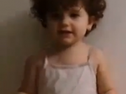 ویدئو :  یه دختر کوچولوی بامزه که حرفای جالبی میزنه (مطلب)