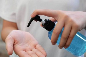 محلول‌ های ضدعفونی کننده دست منجر به آنفلوآنزای معده می‌شوند (مطلب)