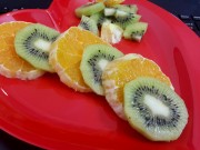 بشقاب میوه خوری یکبار مصرف مجلسی رنگی بسته 150 عددی (2).jpg