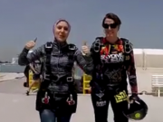 ویدئو :  پرش بانوی ایرانی از هواپیما بر فراز خلیج همیشه فارس (مطلب)