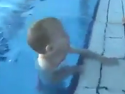 ویدئو :  شنای زیبای یک نوزاد در آب (مطلب)