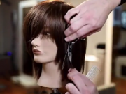 ویدئو :  آموزش کوتاه کردن مو(زنانه) (مطلب)