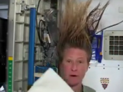 ویدئو :    شستن مو در فضا چگونه است؟ (مطلب)