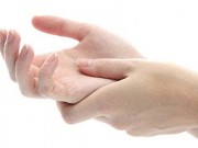 انگشت ماشه ای چیست؟ چگونه می توان آنرا درمان کرد؟ (مطلب)