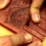 ویدئو :   شانه چوبی با طرح دلخواه تان بسازید (مطلب)