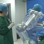 ویدئو :   اولین جراحی کاشت دندان توسط یک ربات (مطلب)