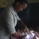 ویدئو :   حمام کردن نوزاد توسط تیمی خاص (مطلب)