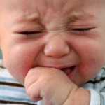 علت عصبانی شدن نوزاد و در نتیجه گریه کردن او در چیست ؟ (مطلب)