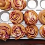 ویدئو :   فیلم آموزشی تهیه دو نوع نان شیرین برای صبحانه (مطلب)