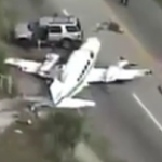ویدئو :   فرود هواپیما در خیابان (مطلب)