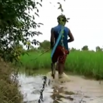 ویدئو :   شکار باورنکردنی کروکدیل در مرداب توسط یک کودک (مطلب)
