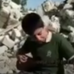ویدئو :   ساز زدن کودک کُرد در خرابه های زلزله روستای قره بلاغ (مطلب)