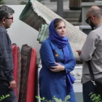 ویدئو :   دوربین مخفی: خانواده ای که اثاث شون رو ریختن تو خیابون! (مطلب)