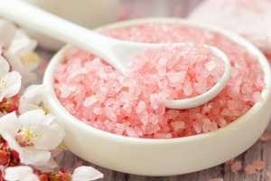 خواص نمک هیمالیا: ۲۰ خاصیت سنگ نمک صورتی هیمالیا