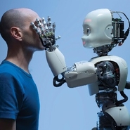 ربات جدید MIT می‌تواند با دید و لمس کردن وسایل آنها را شناسایی کند