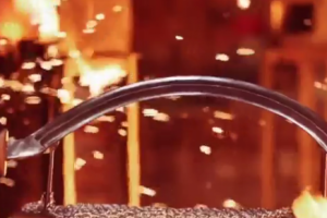 ویدئو : دانلود مستند آهن در آتش با دوبله فارسی (مطلب)