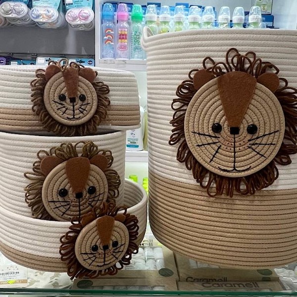 ست سبد لباس و سطل زباله و جای دستمال و سبد لوسیون قیطون دوزی شده طرح شیر نمدی
