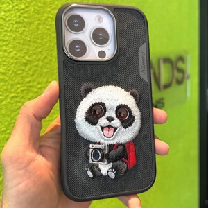 فروش کاور سه بعدی  گوشی آیفون 16 پرو طرح پاندا نیمی
