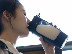 شیکر ورزشی شارژی 650 میلی لیتر EQURA Automatic Mixing Cup EQURA-02