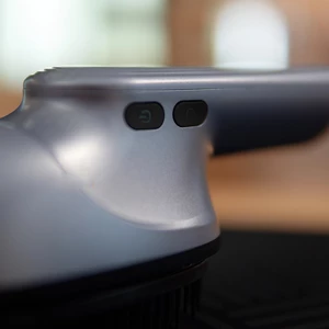 شانه ماساژور ارتعاشی نور درمانی قرمز جوردن و جودی