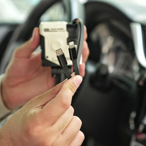 خرید شارژر فندکی فست شارژ ماشین تایپ سی و یو‌اس‌بی 120 وات با کابل جمع شونده لایتنینگ مکسول