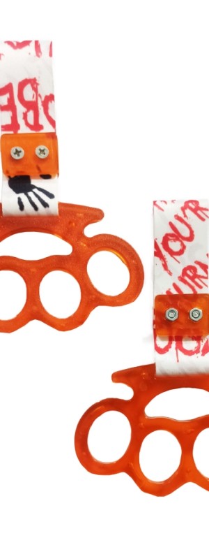 آویز دستگیره خودرو طرح پنجه بوکس