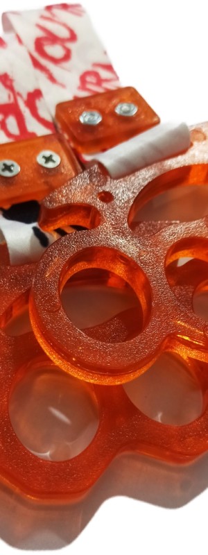 آویز دستگیره خودرو طرح پنجه بوکس