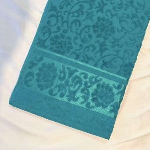 حوله استخری ابریشم فاضل مدل گلسار سایز 65x140 سانتی متر