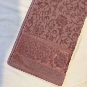 حوله استخری ابریشم فاضل مدل گلسار سایز 65x140 سانتی متر