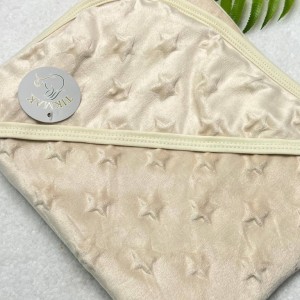 پتو نوزادی کلاه دار یک رو مخمل و یک رو آستر نخ پنبه تیک مک tikmak